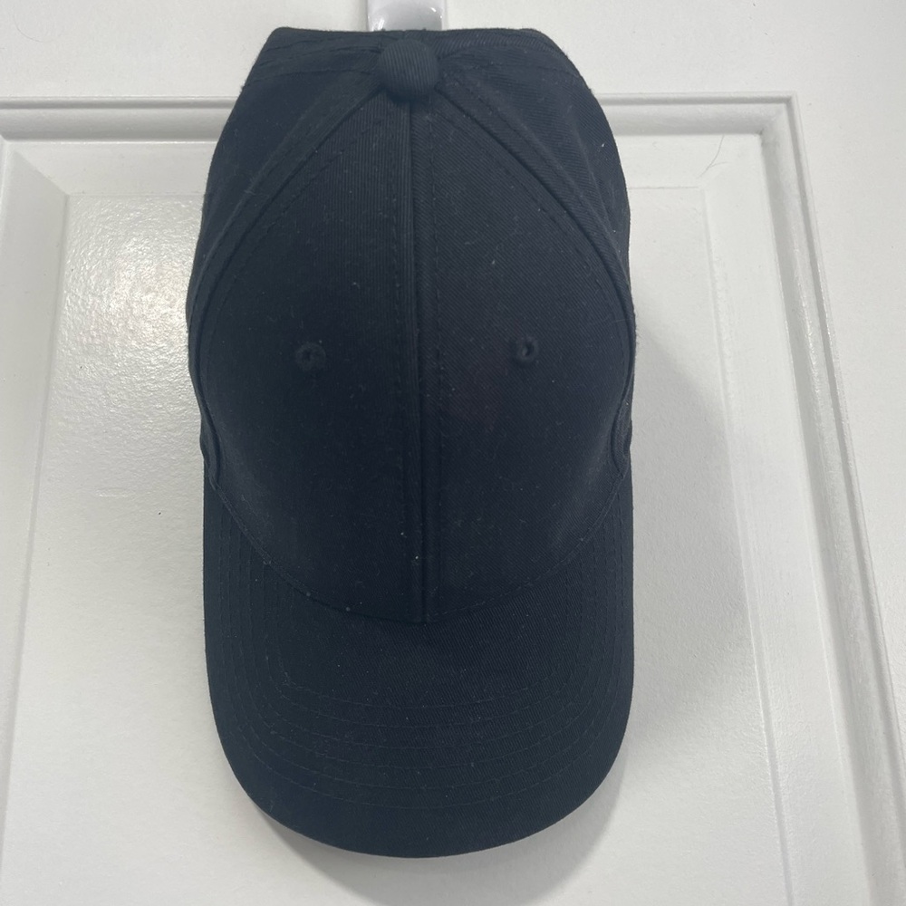 FurTalk plain Black baseball hat like new